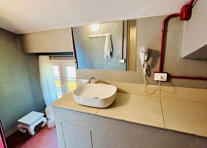 Amazing Attic At The דירה קומו