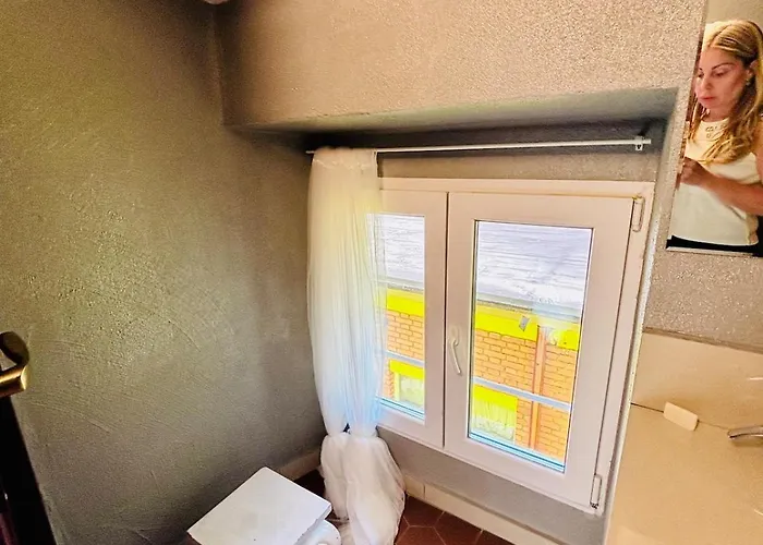 Amazing Attic At The דירה