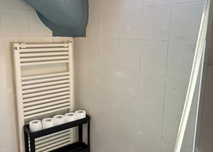 Amazing Attic At The דירה קומו