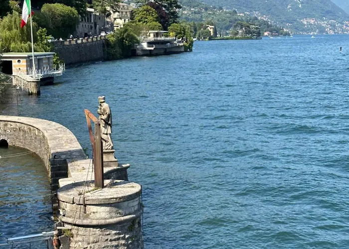 Amazing Attic At The דירה *