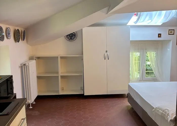 Amazing Attic At The דירה *